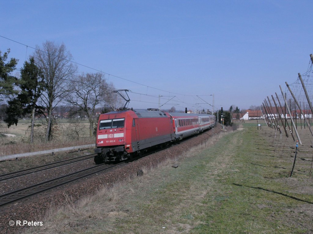 101 062-8 schiebt RE4010 nach Nrnberg bei Rohrbach. 24.03.11