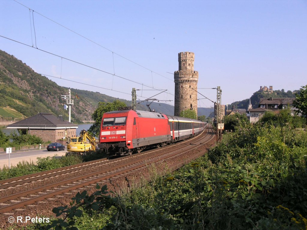 101 079-2 verlsst Oberwesel mit dem EC 6 Chur – Hamburg Altona. 24.07.08
