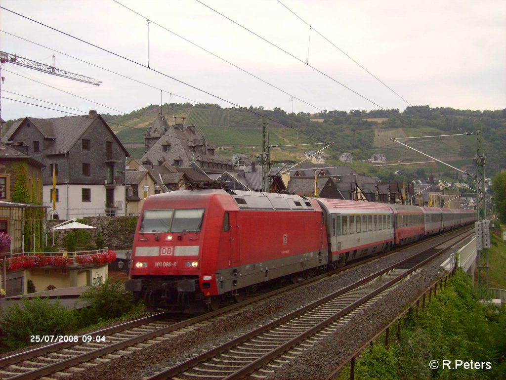 101 080-0 durchfhrt Oberwesel mit den EC 115 Dortmund - Klagenfurt. 25.07.08
