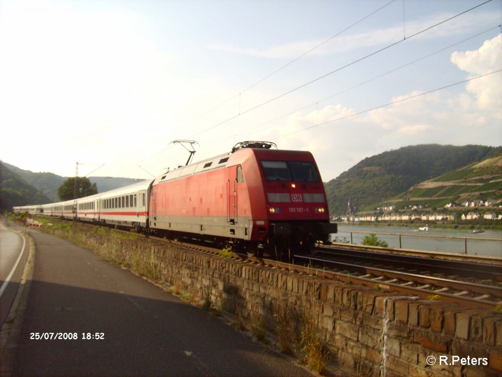 101 107-1 zieht bei Rheindiebach ein IC. 25.07.08