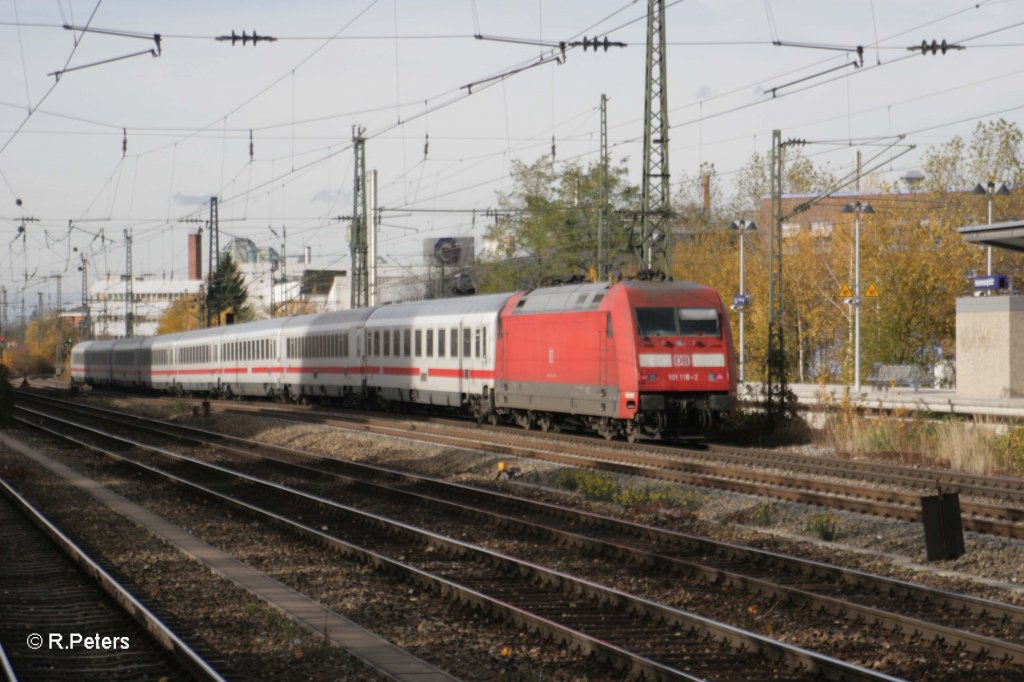 101 116-2 schiebt einen IC nach Mnchen HBF am Heimeranplatz vorbei. 04.11.10