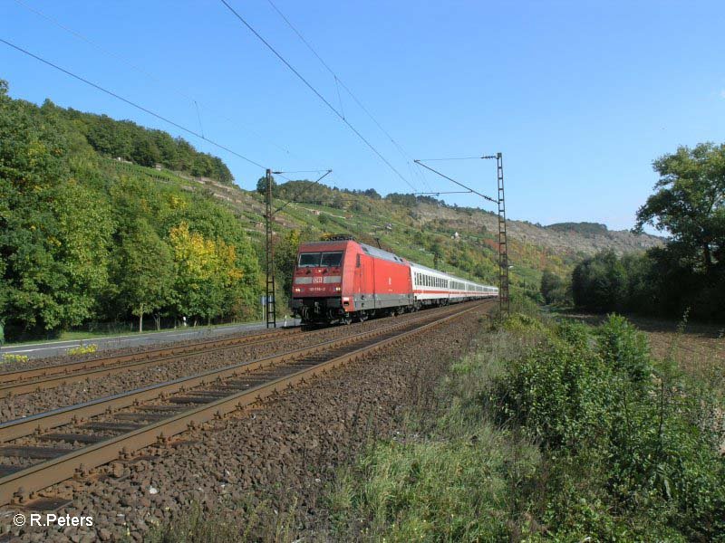 101 116-2 zieht ein IC nach Hamburg bei Gambach.27.09.08