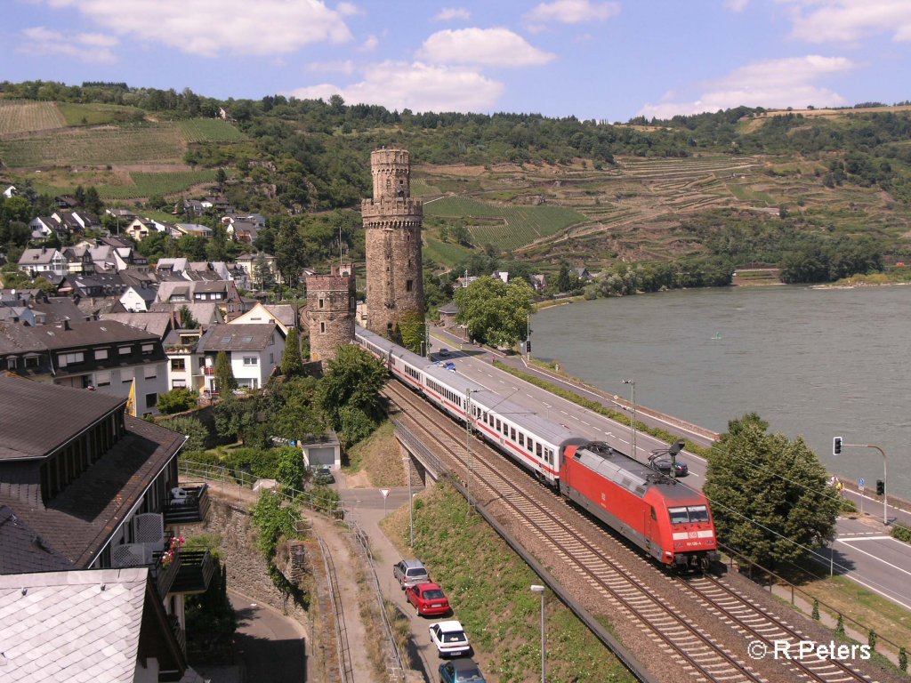 101 120-4 verlsst Oberwesel mit den IC 2113 Hamburg – Stuttgart. 24.07.08
