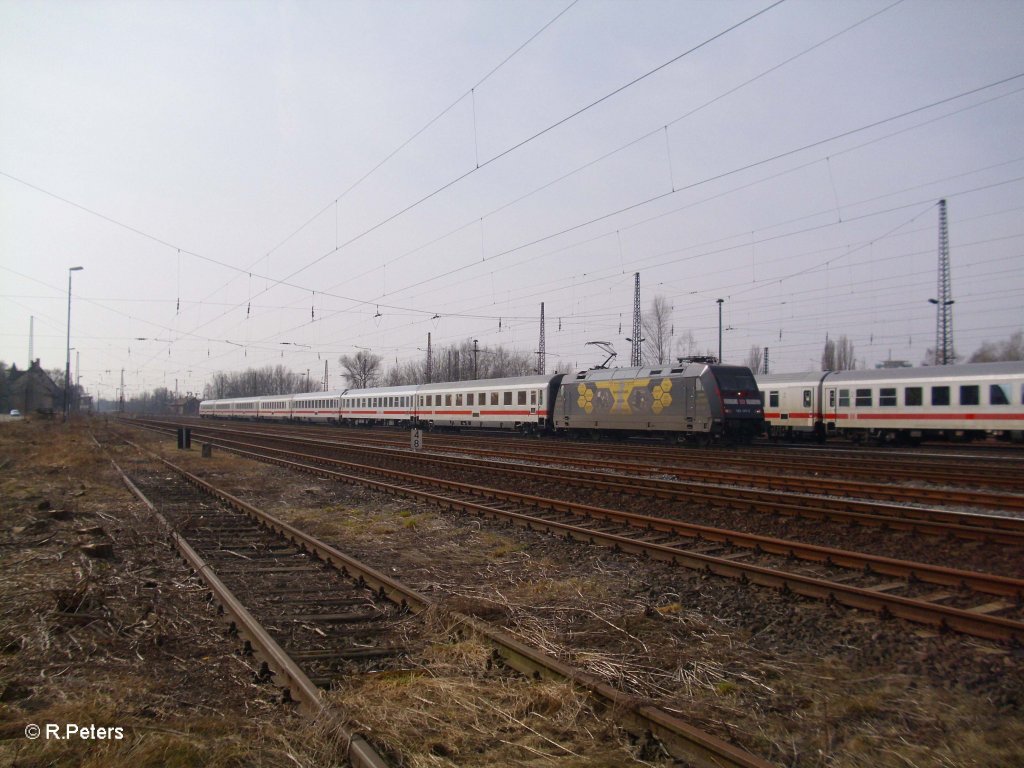 101 141 zieht ein IC durch Leipzig Schnefeld. 12.03.11