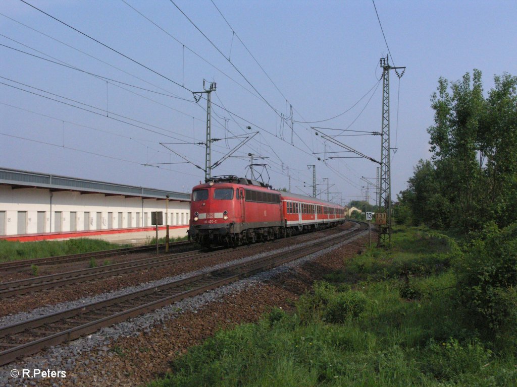 110 470-2 durchfhrt Obertraubling mit ein RE 4252 Radlzug Passau-Regensburg. 01.05.09
