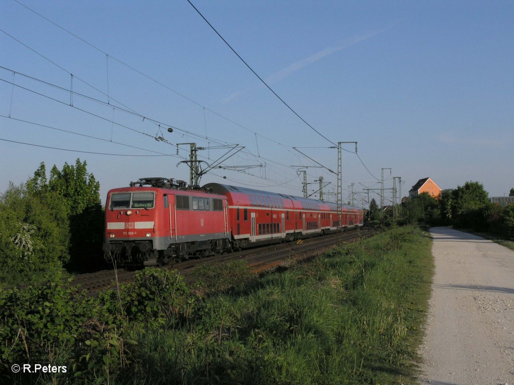 111 106-1 mit RE4264 nach Nrnberg bei Obertraubling. 07.05.11