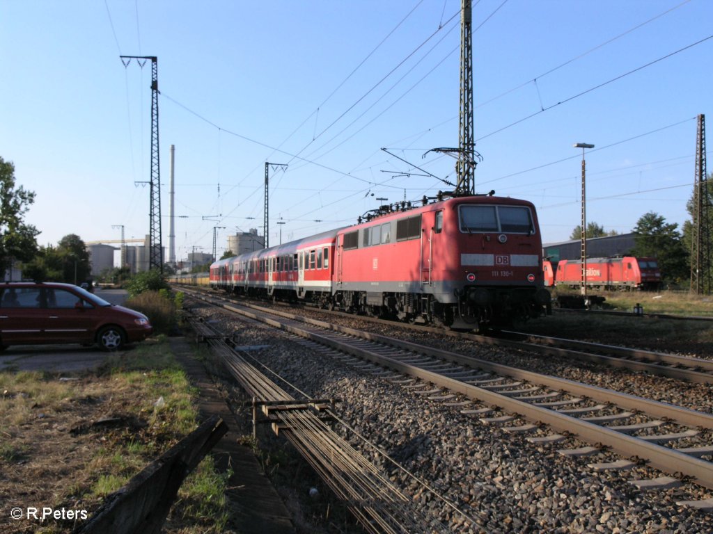 111 130-1 schiebt die RB 32126 Neumarkt/Oberpfalz bei Regensburg Ost. 09.09.09
