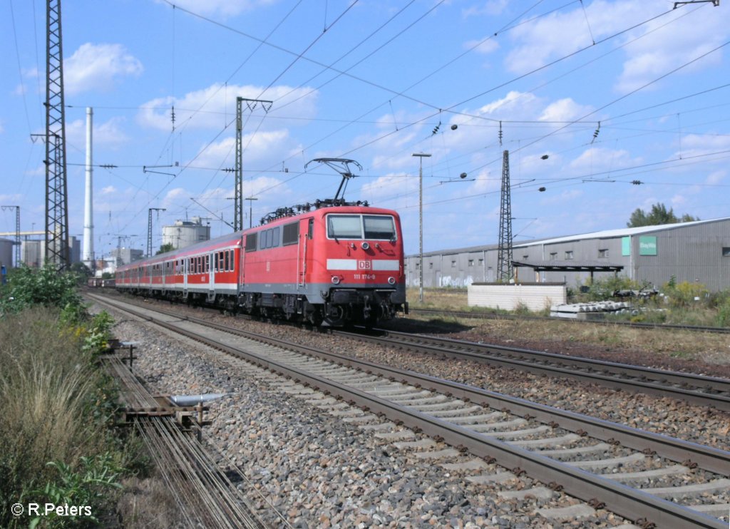 111 174-9 erreicht Regensburg mit der RE 32113/32167 Plattling. 27.08.09 