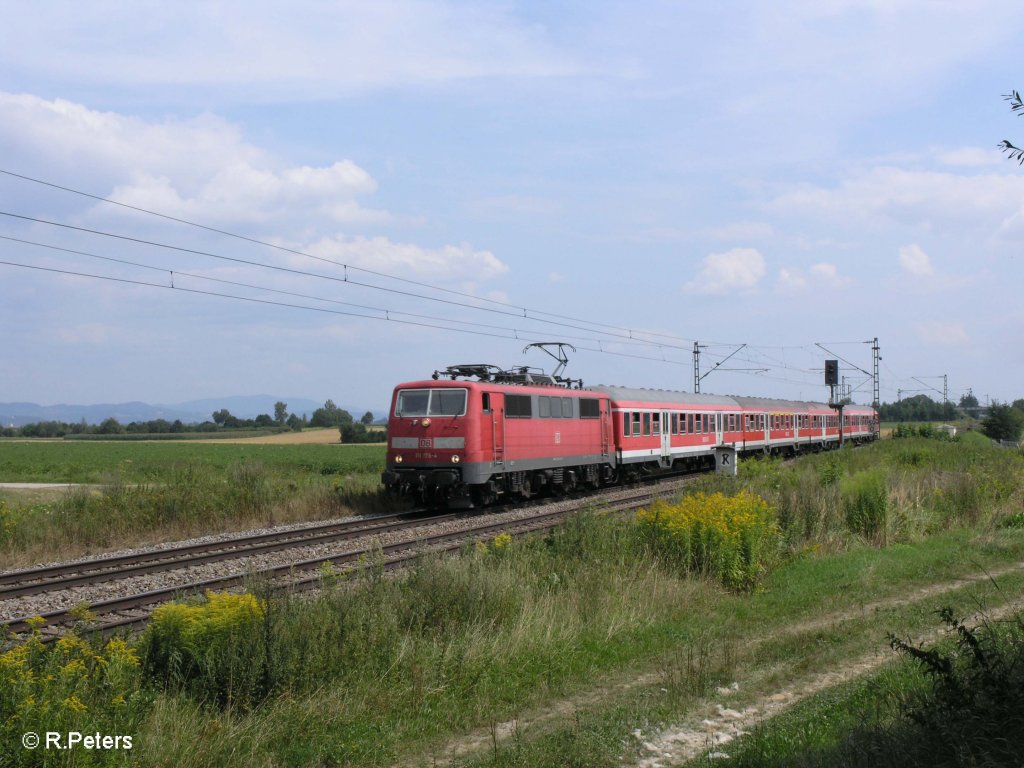 111 176-4 zieht bei Stephansposching die RB 32120 Neumarkt (Oberpfalz). 08.08.09

