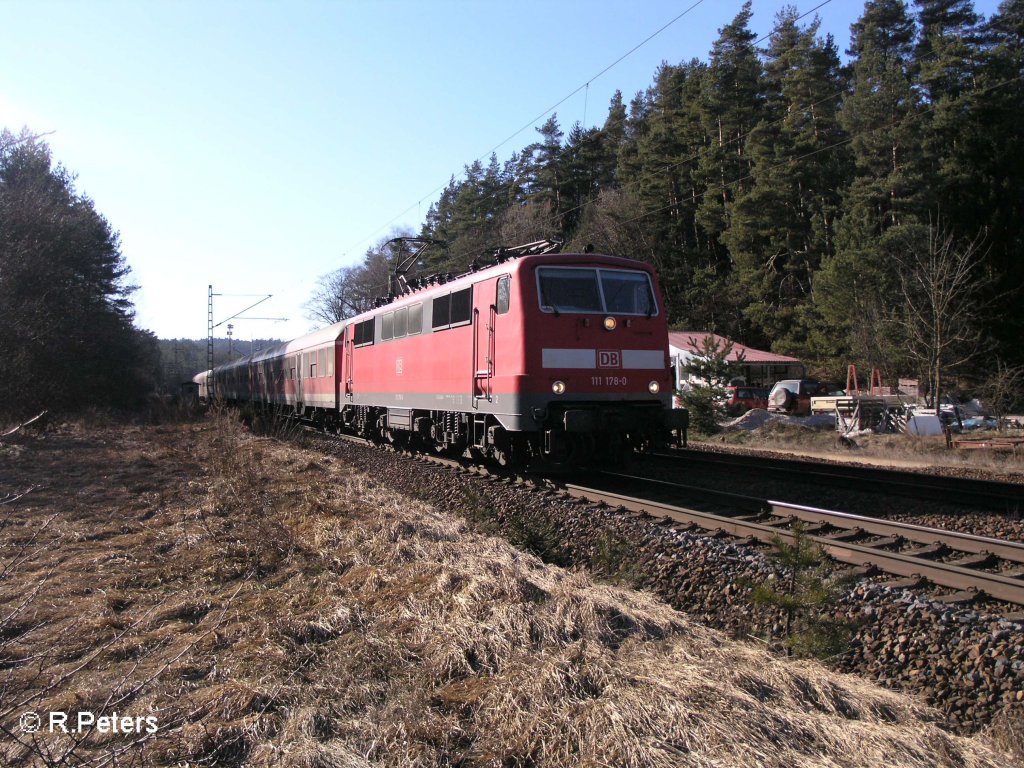 111 178-0 zieht bei Deiningen eien RB nach Plattling. 06.03.08