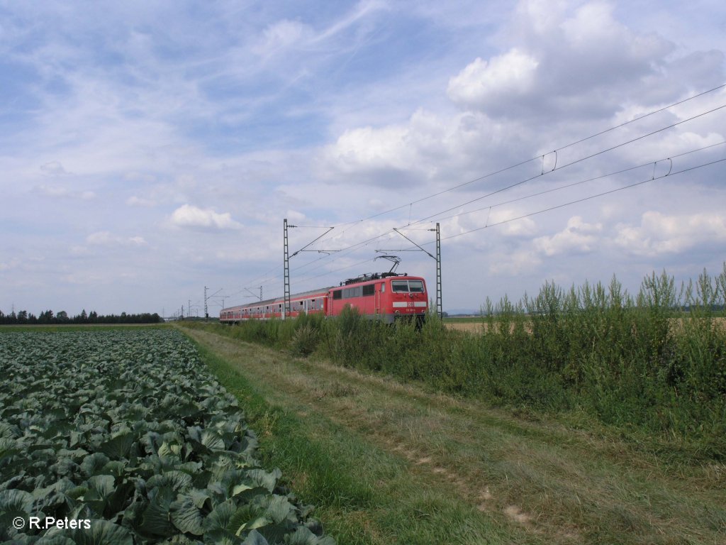 111 181-4 schiebt bei Stephansposching die RB 32118 Neumarkt (Oberpfalz). 08.08.09


