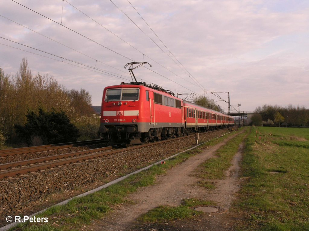 111 202-8 schiebt eine RB Wrzburg bei Thngersheim. 12.04.08