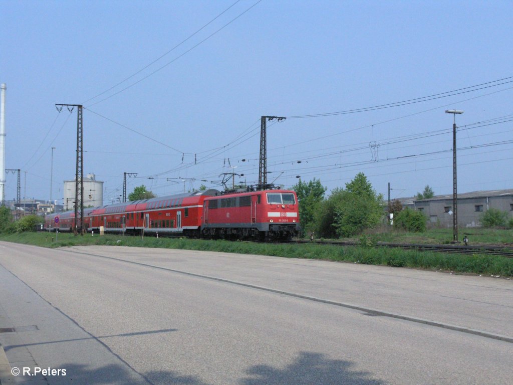 111 202-8 zieht bei Regensburg Ost ein RE Mnchen. 01.05.09