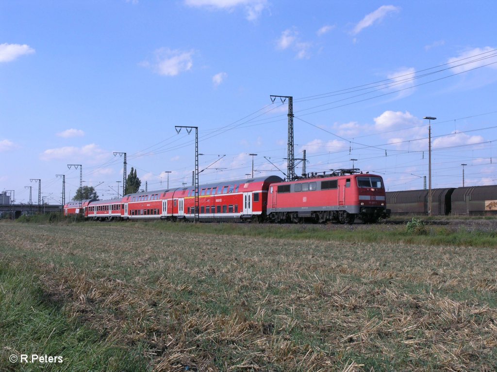 111 207-7 verlsst Regensburg mit ein Pbz. 27.08.09