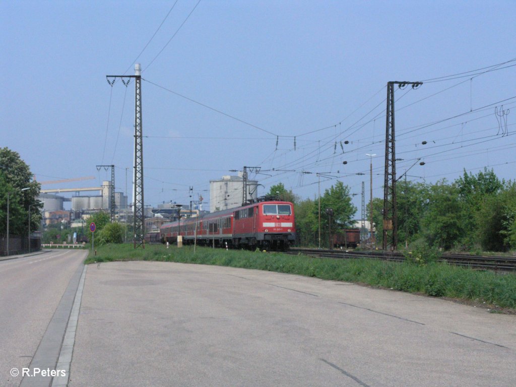 111 207-7 zieht bei Regensburg Ost eine RB Plattling. 01.05.09