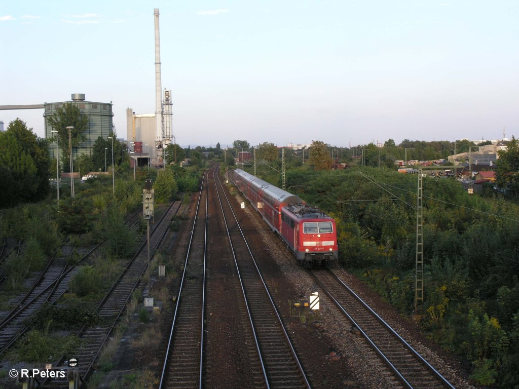 111 208-5 erreicht Regensburg mit den RE 4258 Nrnberg.  27.08.09
