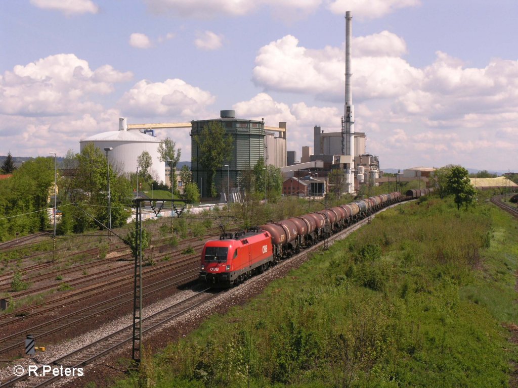 1116 115-5 zieht ein Kesselzug durch Regensburg. 03.05.08
