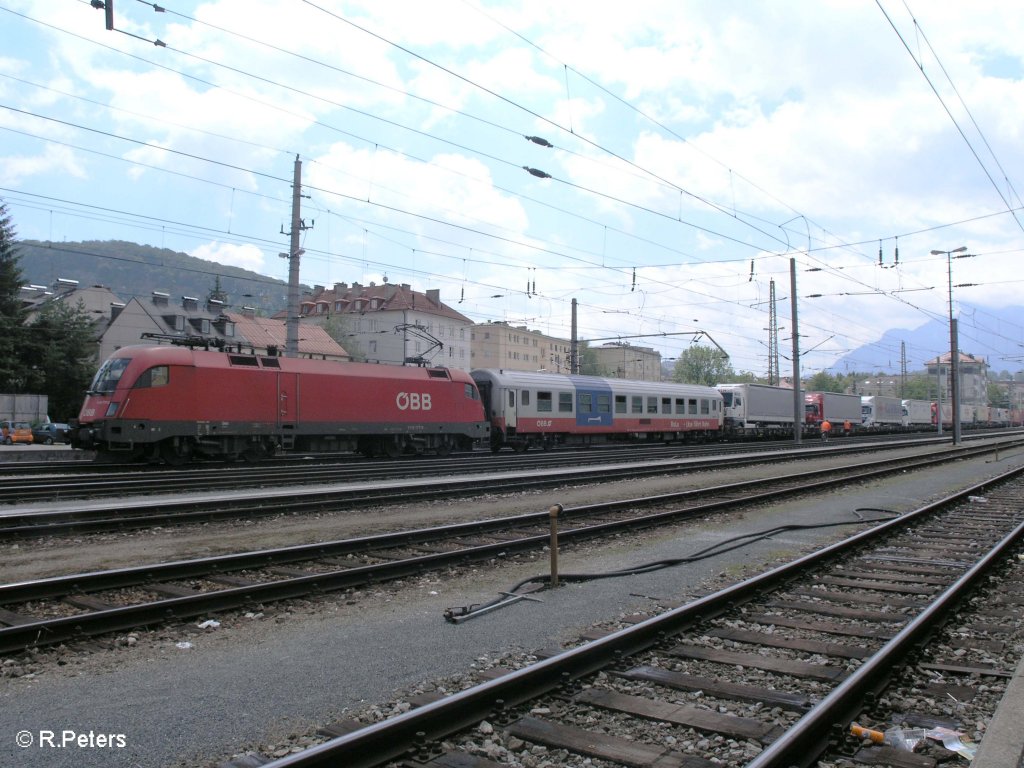 1116 177-5 hat sich in Salzburg HBF vor einer RoLA nach Italien gesetzt.13.06.09