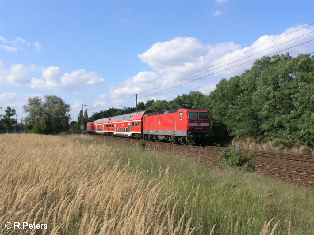 112 117-7 zieht kurz vor Eisenhttenstadt den gleich namigen RE. 21.08.08