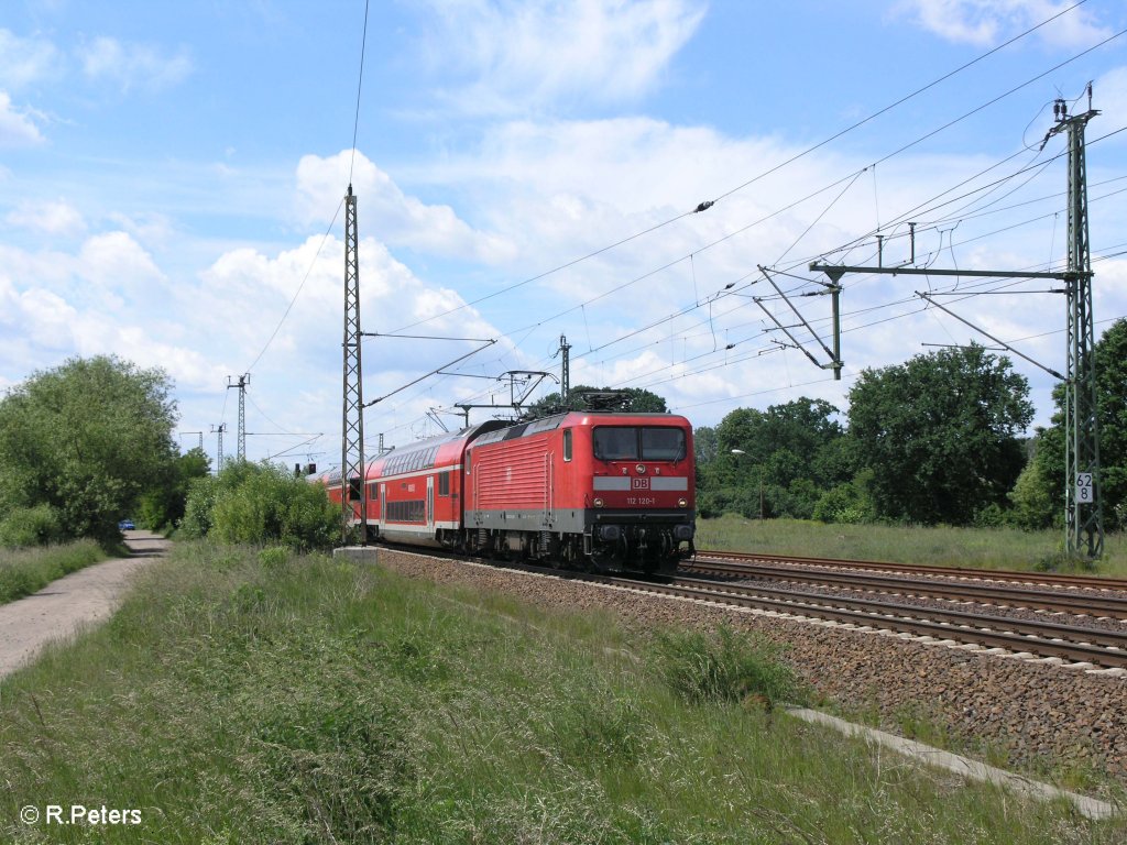 112 120-1 verlsst Briesen(Mark) mit den RE38015 Eisenhttenstadt. 02.06.09
