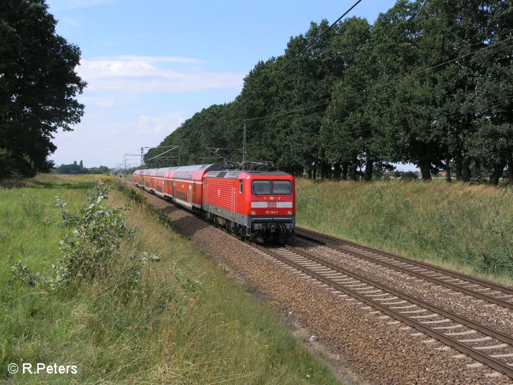 112 184-7 zieht bei Jacobsdorf(Mark) den RE1 nach Frankfurt/Oder. 19.08.08