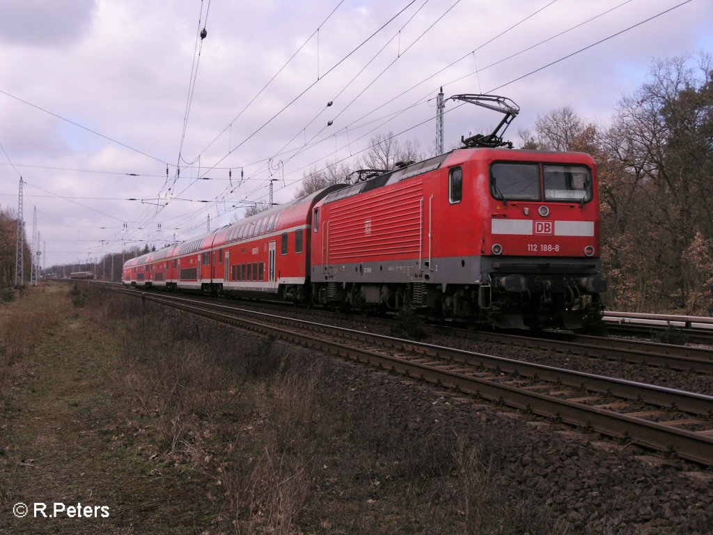 112 188-8 schiebt bei Berlin-Friedrichshagen ein RE1 Brandenburg HBF. 19.03.08