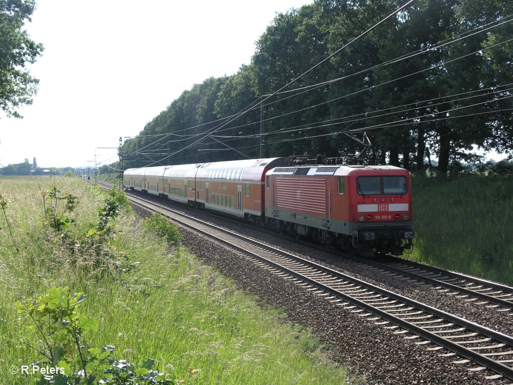 114 012-8 schiebt den RE38086 Brandenburg HBF bei Jacobsdorf(Markl) 02.06.09
