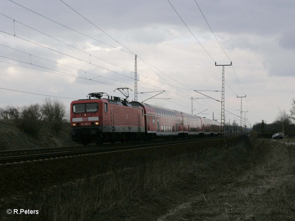 114 029-2 mit RE18150 Frankfurt/Oder - Brandenburg HBF bei Frankfurt/Oder Nuhnen. 31.03.11