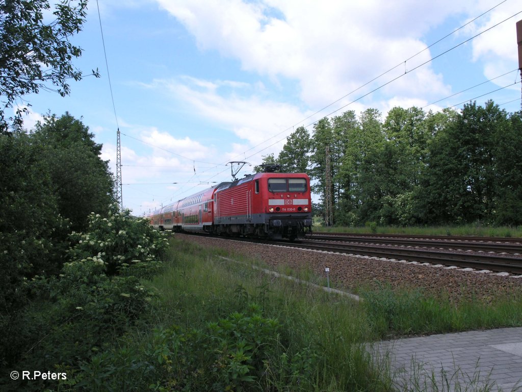 114 030-0 zieht bei Briesen(Mark) den RE38013 Eisenhttenstadt. 02.06.09
