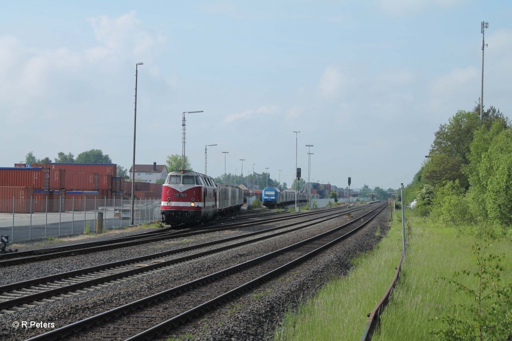 118 770-7 drckt den zweiten Teil des Holzzuges ins ATW wrend 253 014 Press schon fertig eingeparkt ist.