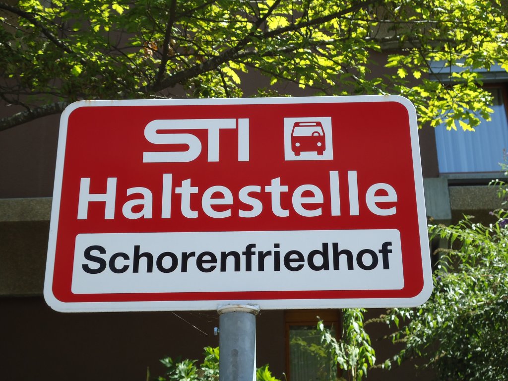 (128'185) - STI-Haltestelle - Thun, Schorenfriedhof - am 1. August 2010