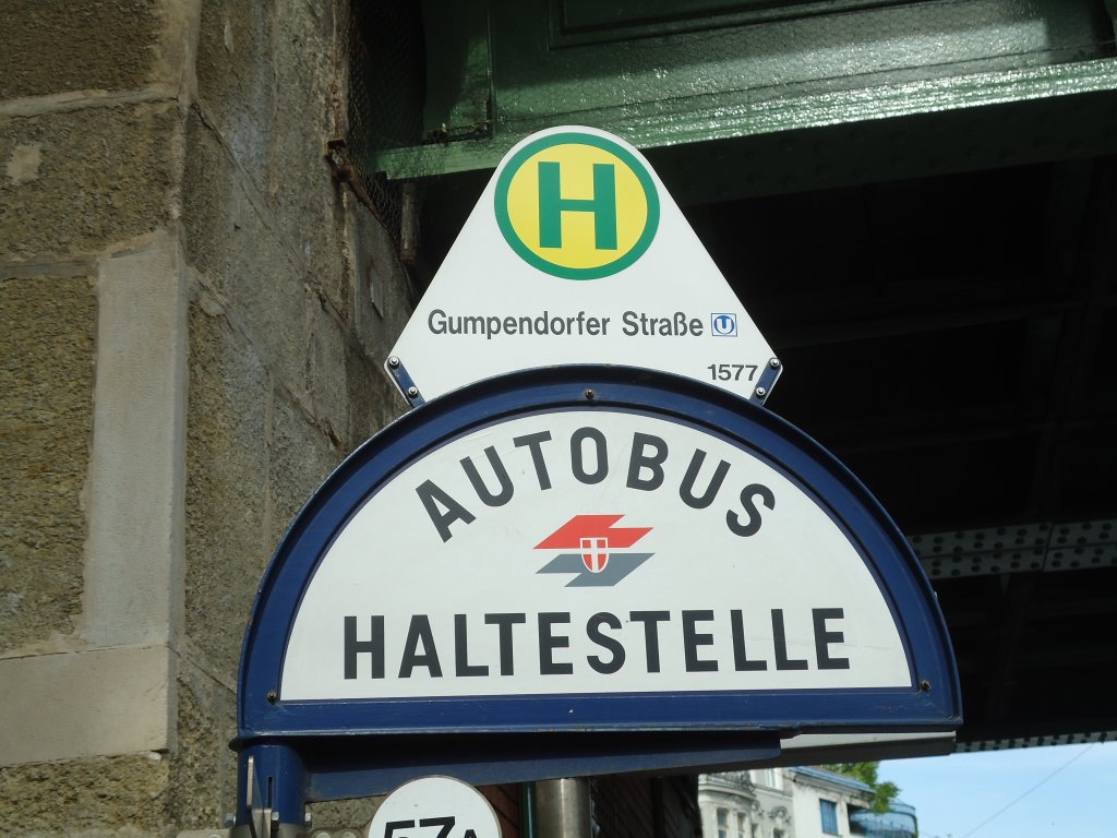 (128'359) - Bus-Haltestelle - Wien, Gumpendorfer Strasse - am 8. August 2010