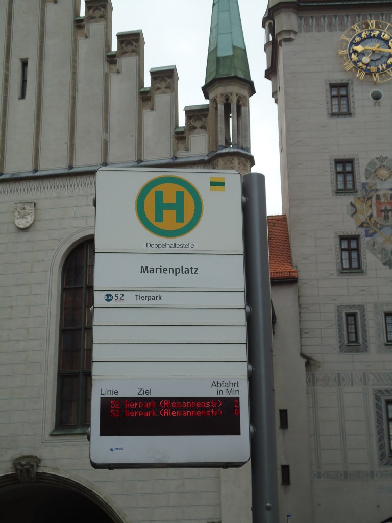(128'600) - Bus-Haltestelle - Mnchen, Marienplatz - am 11. August 2010