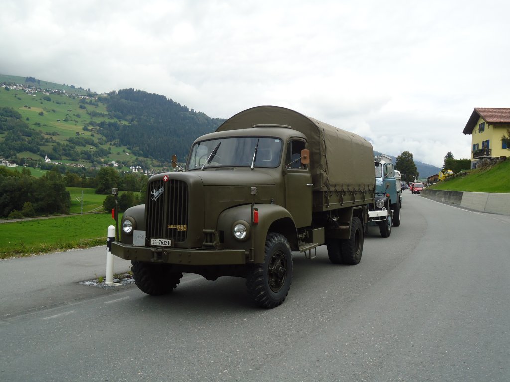 (129'913) - Saurer-Lastwagen - SG 76'321 - am 18. September 2010 in Castrisch, Schleps