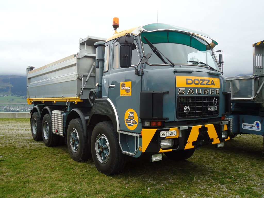 (130'023) - Dozza, Ksnacht - Nr. 5/SG 1240 U - Saurer am 18. September 2010 in Breil, Militranlage