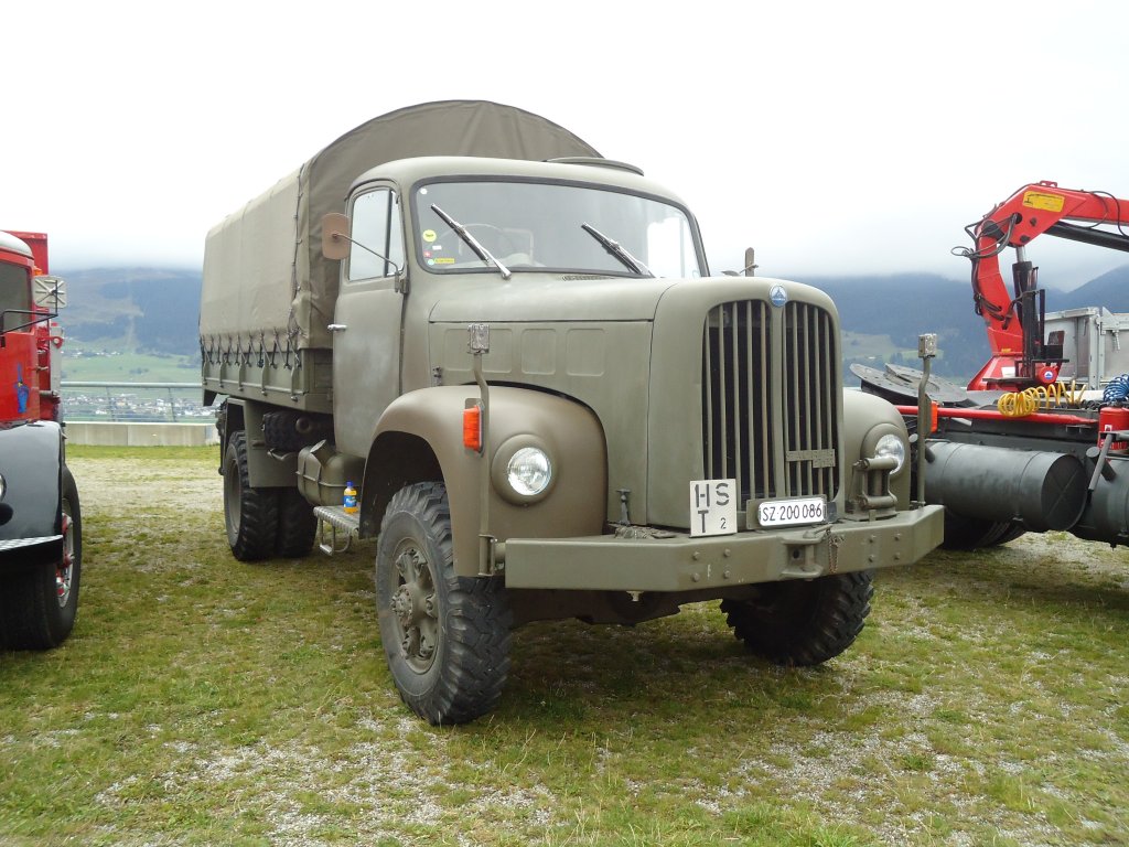 (130'027) - Saurer-Lastwagen - SZ 200'086 - am 18. September 2010 in Breil, Militranlage