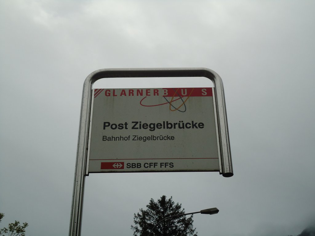 (130'783) - Glarnerbus-Haltestelle - Ziegelbrcke, Post Ziegelbrcke - am 24. Oktober 2010
