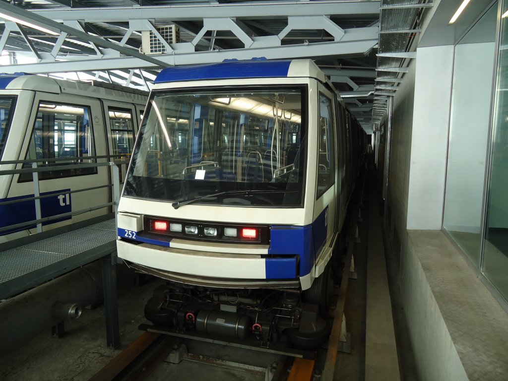 (130'942) - TL Lausanne (Metro) - Nr. 252 - am 13. November 2010 in Lausanne