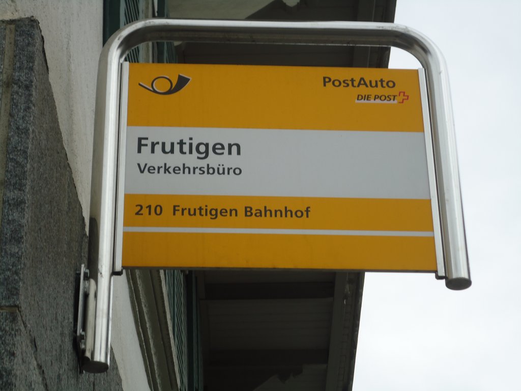 (130'997) - PostAuto-Haltestelle - Frutigen, Verkehrsbro - am 15. November 2010