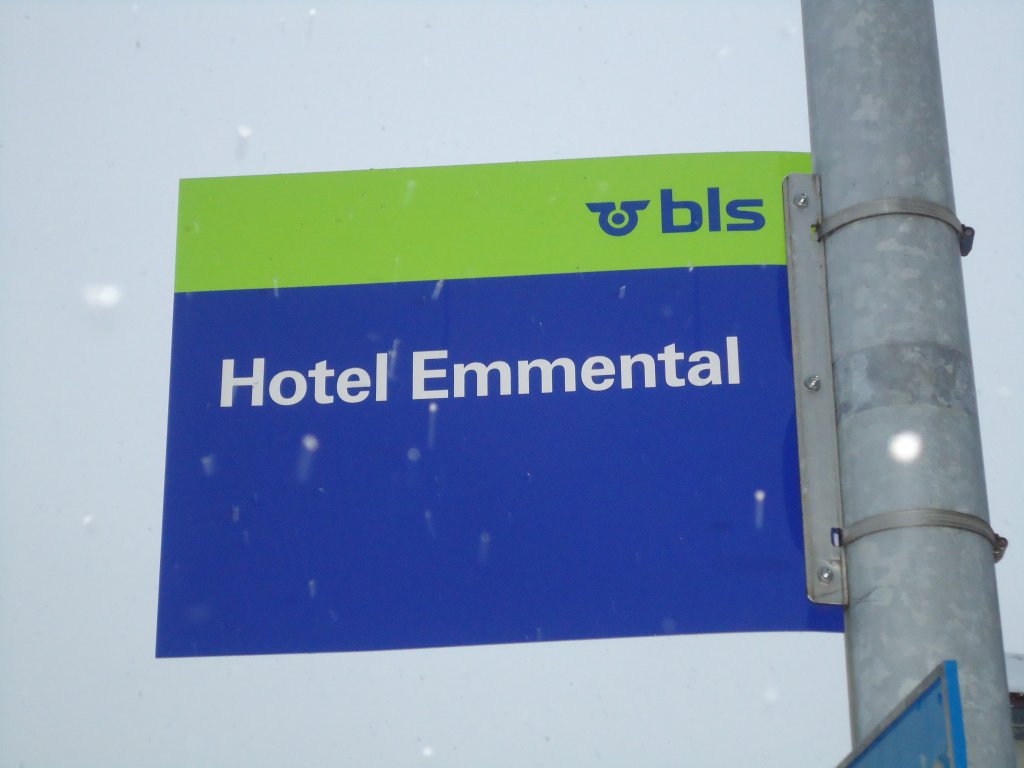 (131'749) - bls-bus-Haltestelle - Langnau, Hotel Emmental - am 28. Dezember 2010