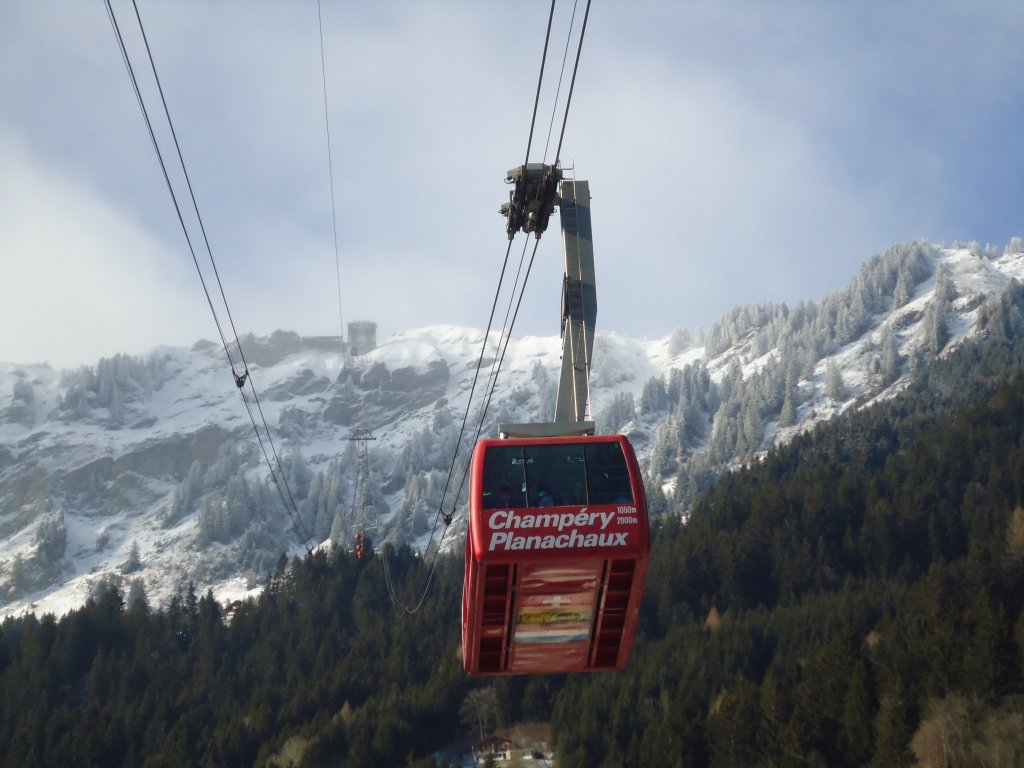 (132'389) - Luftseilbahn Champry-Planachaux am 22. Januar 2011 in Champry