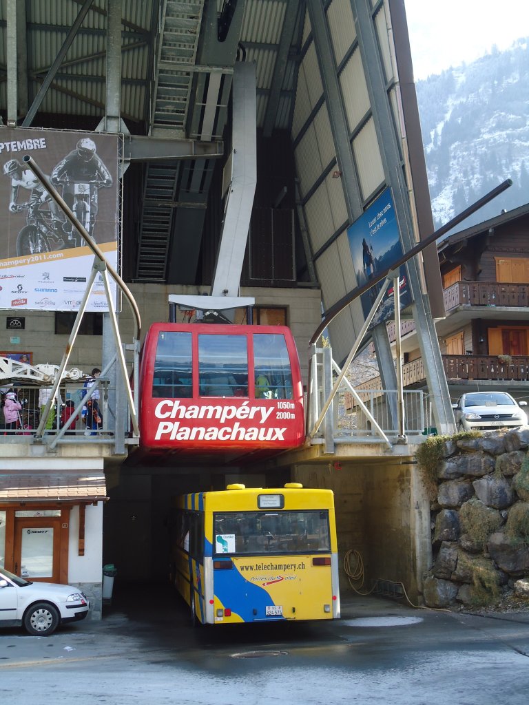 (132'392) - Luftseilbahn Champry-Planachaux am 22. Januar 2011 in Champry