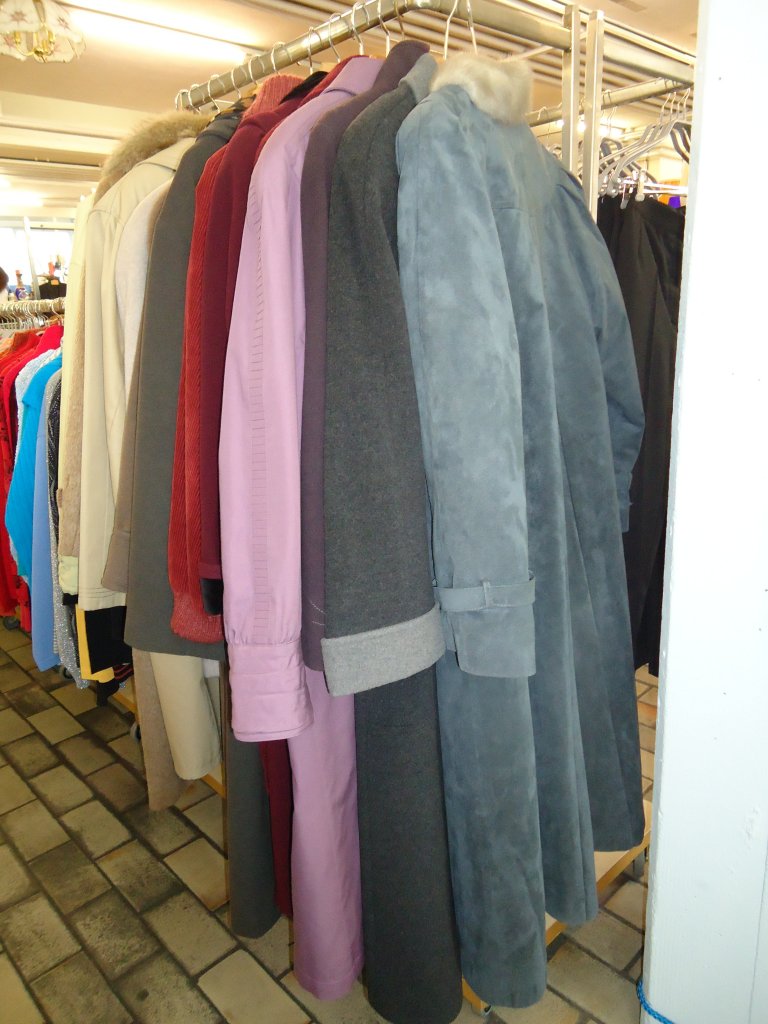 (132'656) - Winterkleider im BrockiShop am 2. Mrz 2011