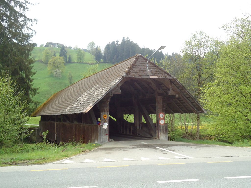 (133'401) - Holzbrcke in Trubschachen am 24. April 2011