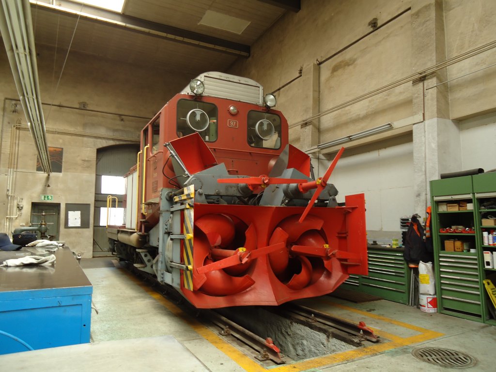 (133'602) - Schneeschleuder - Nr. 97 - am 14. Mai 2011 in Erstfeld