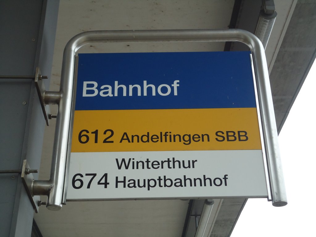 (136'935) - PostAuto- + SW-Haltestelle - Seuzach, Bahnhof - am 24. November 2011