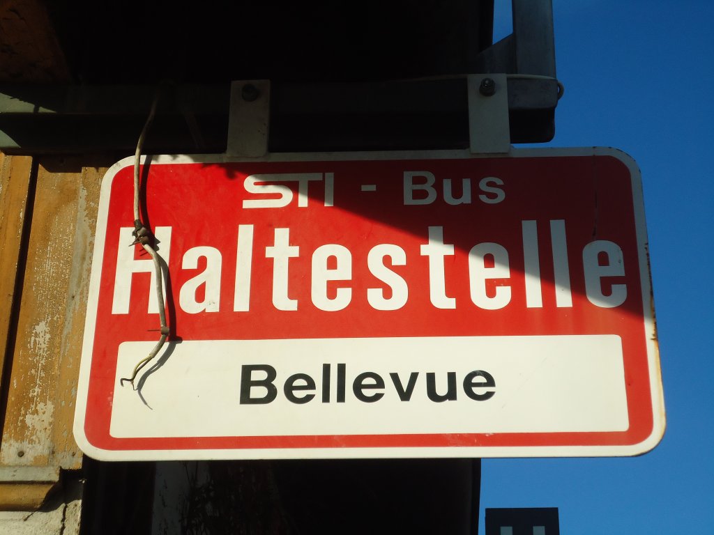(137'052) - STI-Haltestelle - Gunten, Bellevue - am 28. November 2011