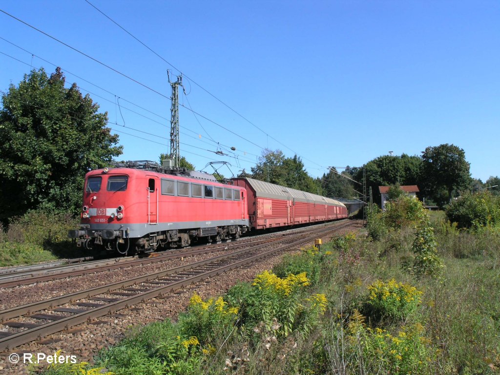 140 651-1 zieht ein BMW-Zug durch Undorf in Richtung Nrnberg. 09.09.08