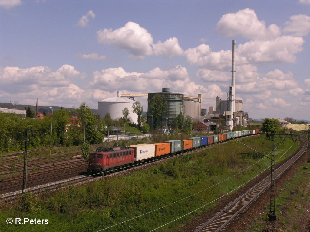 140 834-8 zieht ein Containerzug durch Regensburg. 03.05.08