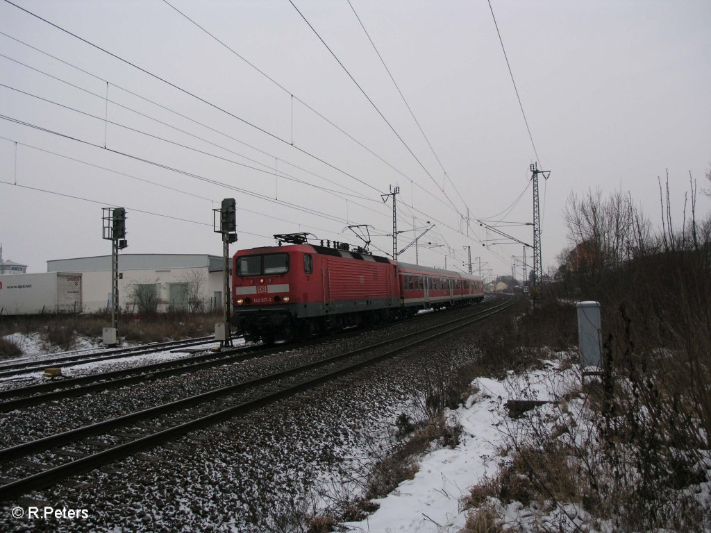 143 017-2 verlsst Obertraublingen mit der RB 32516 Eggmhl-Regensburg. 09.01.10

